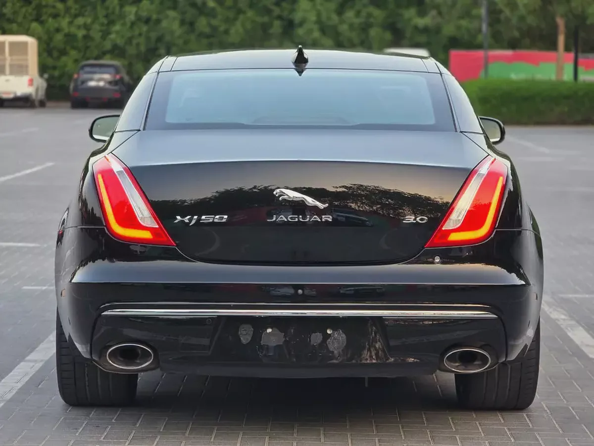 Jaguar XJ 50 / 2019 V6 3.0L GCC Specs | Orginal paint | Accidrnt free | 2Keys | Perfect condition-5-5