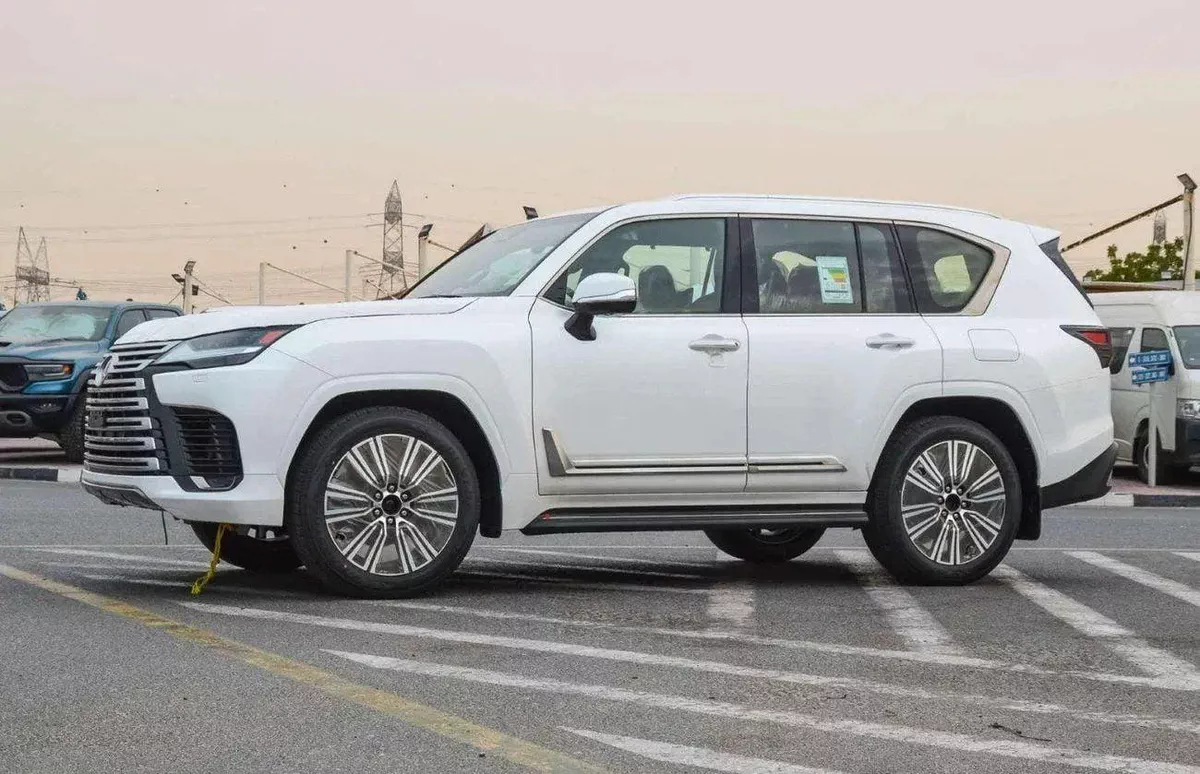 Lexus LX600 SIGNATURE LX 600 Signature 3.5L-1-0