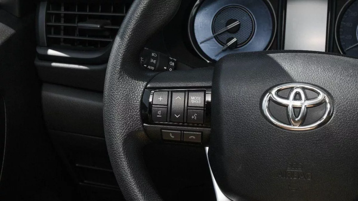 Toyota Fortuner GX2 TOYOTA FORTUNER 2.7 L 4*4 AC DEGITAL-10-0