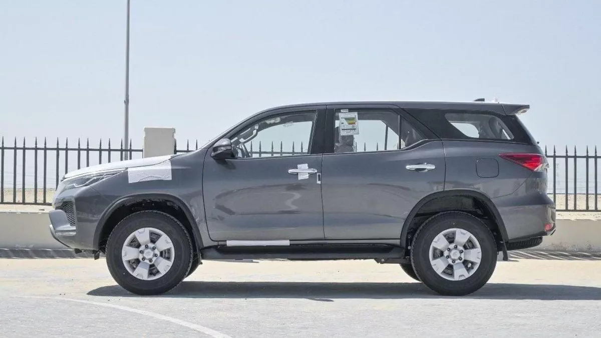Toyota Fortuner GX2 TOYOTA FORTUNER 2.7 L 4*4 AC DEGITAL