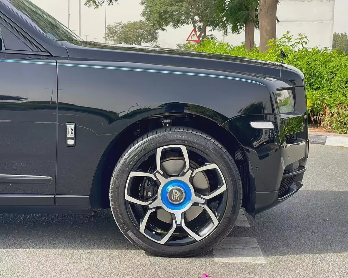 Rolls-Royce Cullinan Black Badge 2021 GCC Specs-7-7