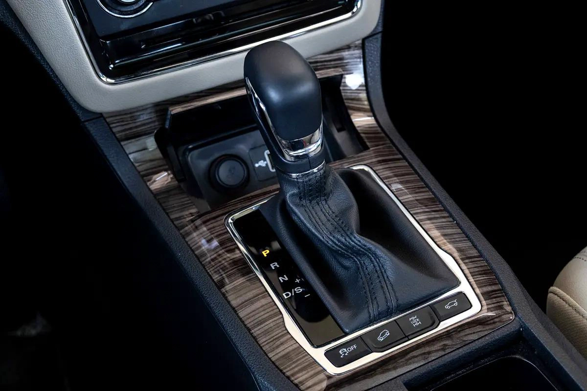 AED 800 Monthly l MG RX5 Luxury 2.0L l Zero Down Payment l 1 year Warranty-17-17