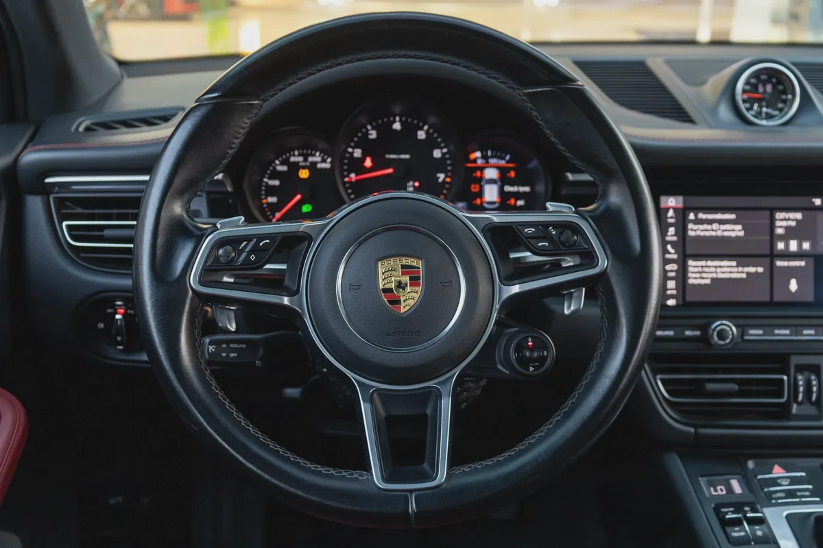 Porsche Macan 2021-15-15
