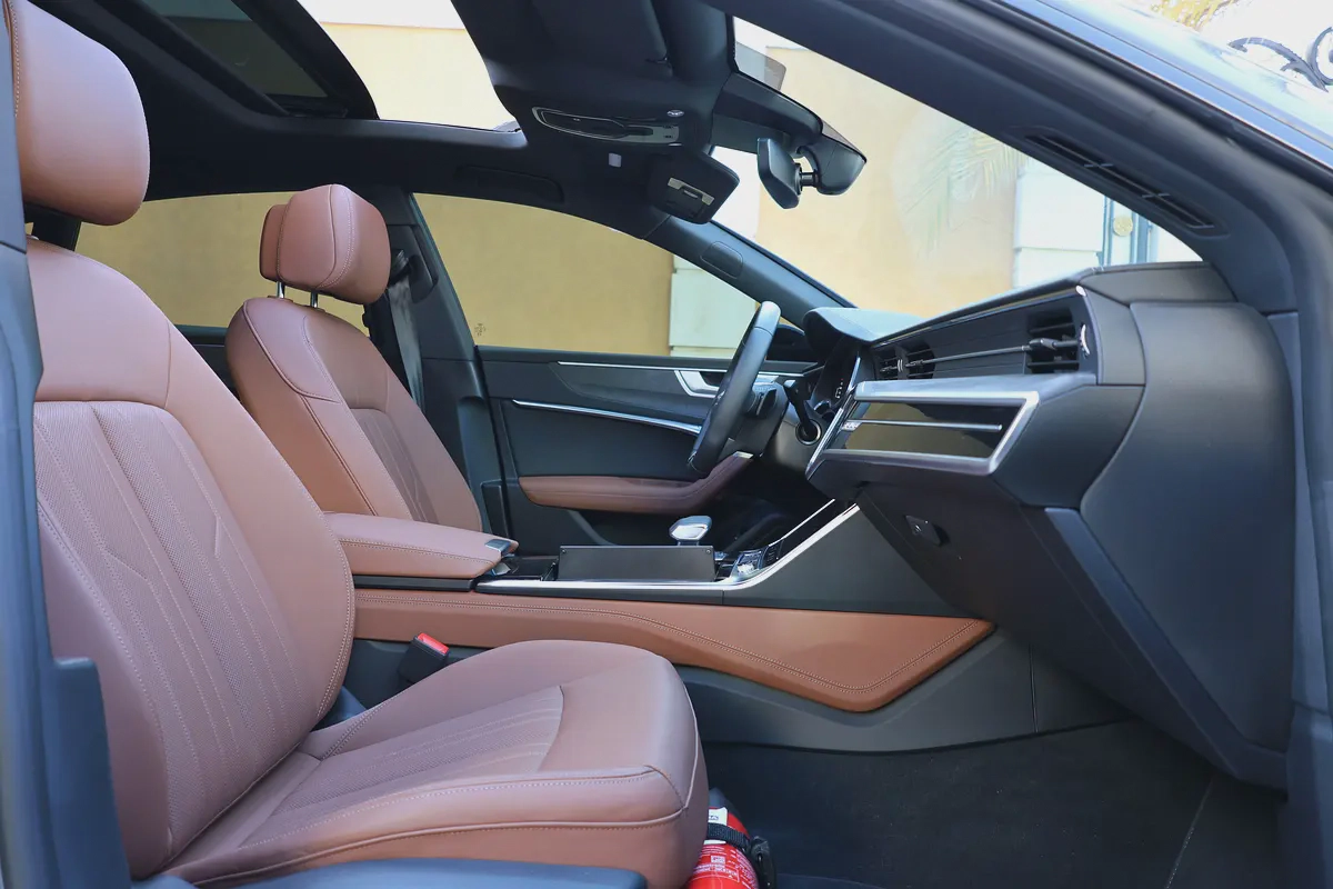 Audi A7 S-Line quattro 2025 GCC Specs-8000KM-UNDER WARRANTY  SERVICE-BRAND NEW-15-15