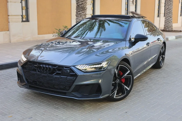 Audi A7 S-Line quattro 2025 GCC Specs-8000KM-UNDER WARRANTY SERVICE-BRAND NEW