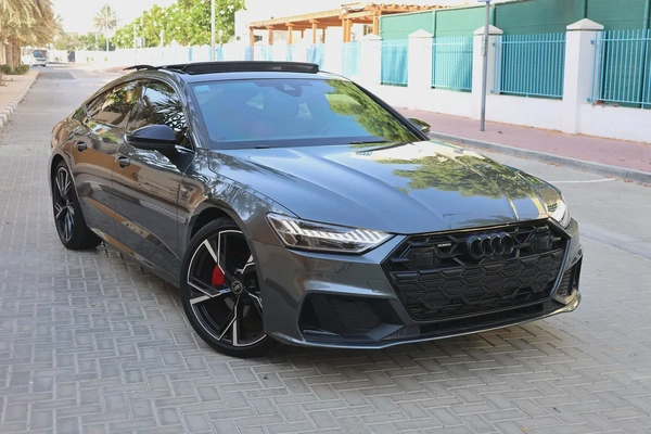 Audi A7 S-Line quattro 2025 GCC Specs-8000KM-UNDER WARRANTY SERVICE-BRAND NEW
