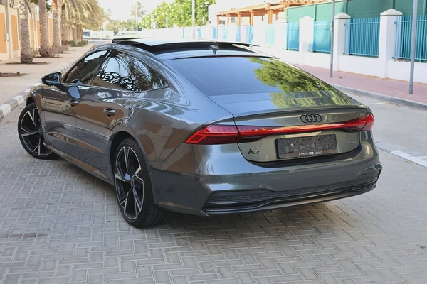 Audi A7 S-Line quattro 2025 GCC Specs-8000KM-UNDER WARRANTY SERVICE-BRAND NEW