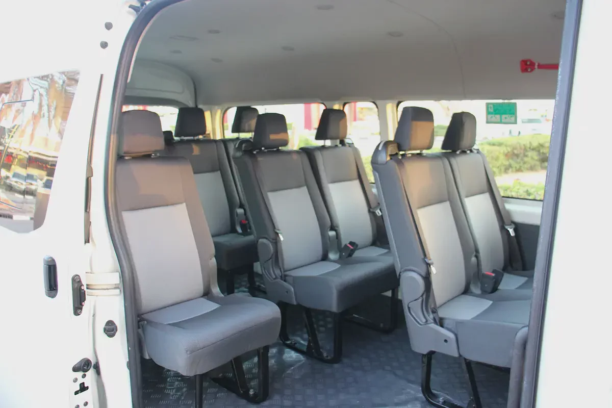 Toyota Hiace GLS 2023 GCC Specs! 13seat! Excellent condition-11-11