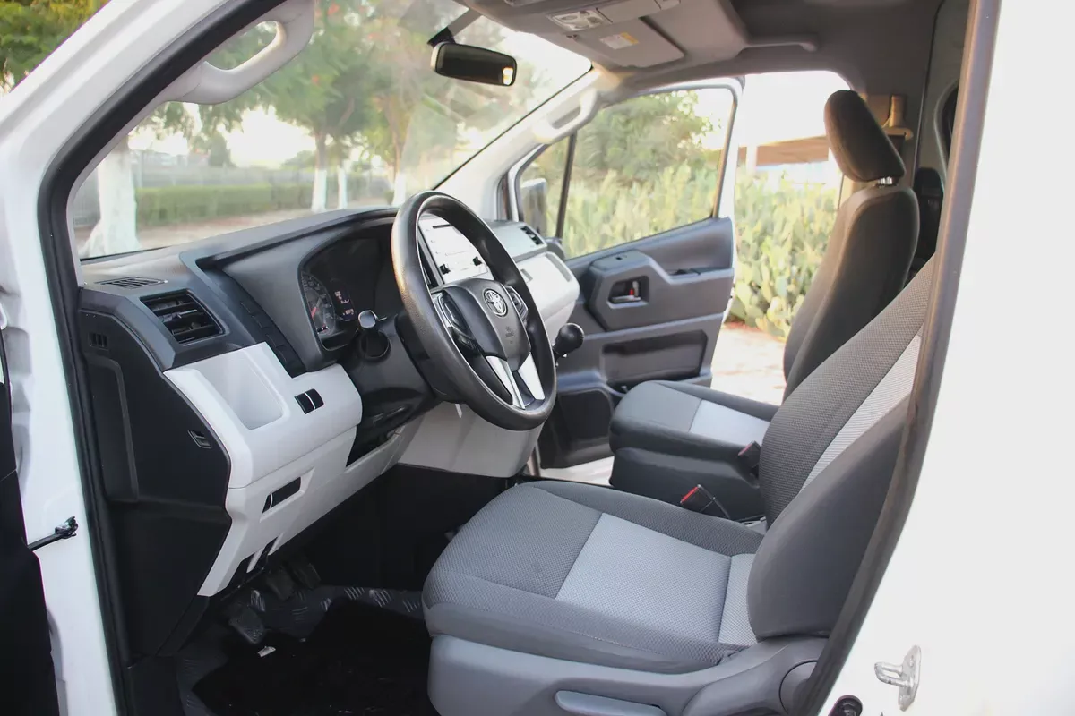Toyota Hiace GLS 2023 GCC Specs! 13seat! Excellent condition-13-13