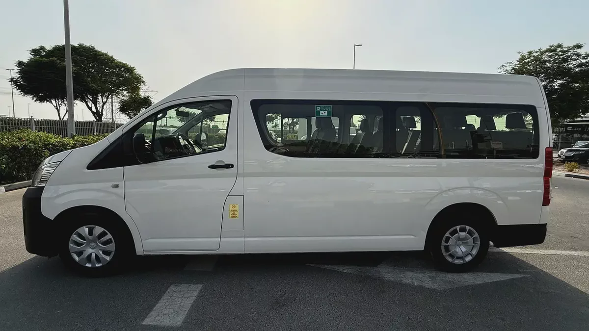 Toyota Hiace GLS 2023 GCC Specs! 13seat! Excellent condition-2-2