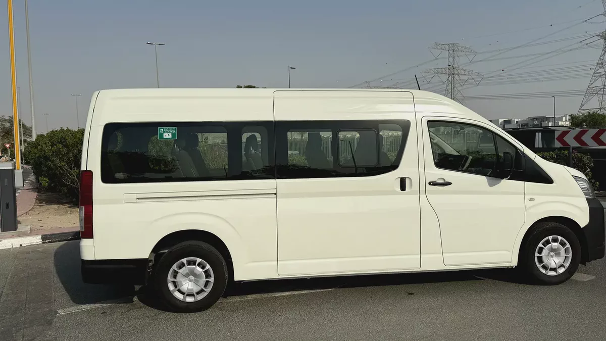 Toyota Hiace GLS 2023 GCC Specs! 13seat! Excellent condition-3-3