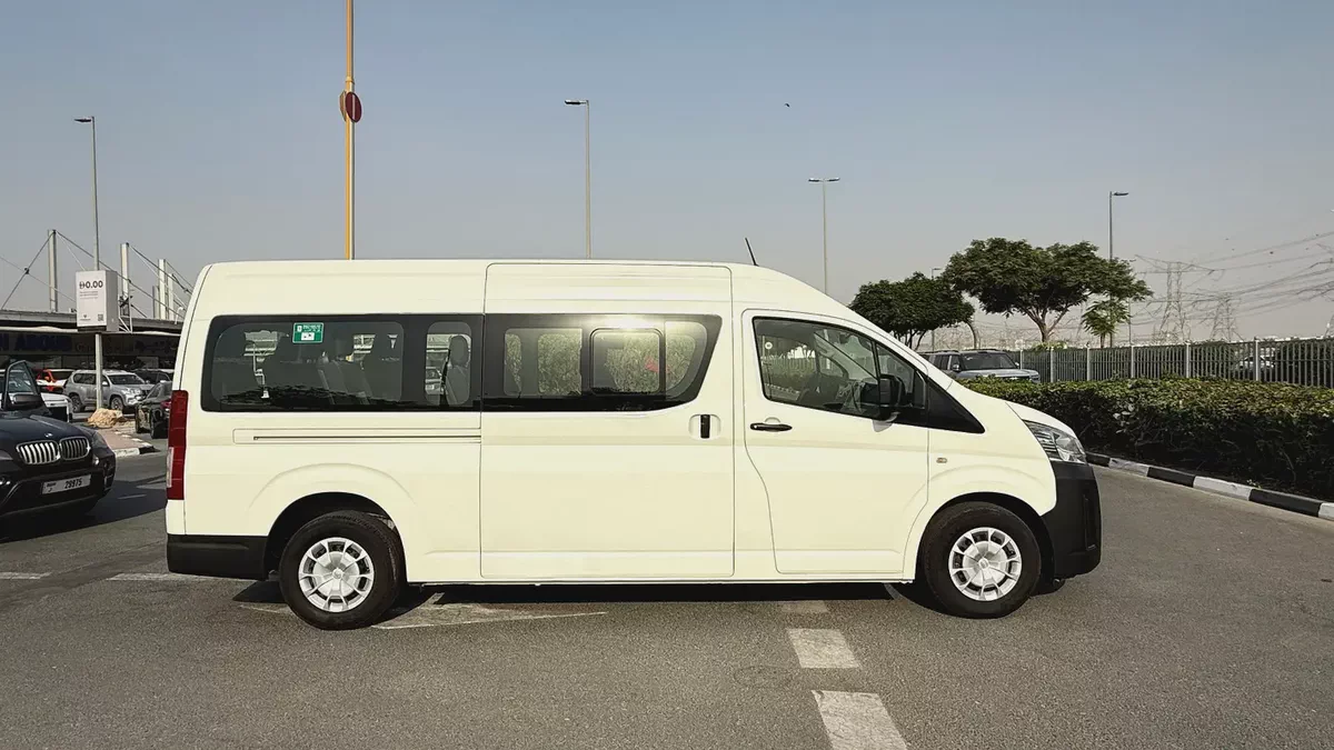 Toyota Hiace GLS 2023 GCC Specs! 13seat! Excellent condition-8-8