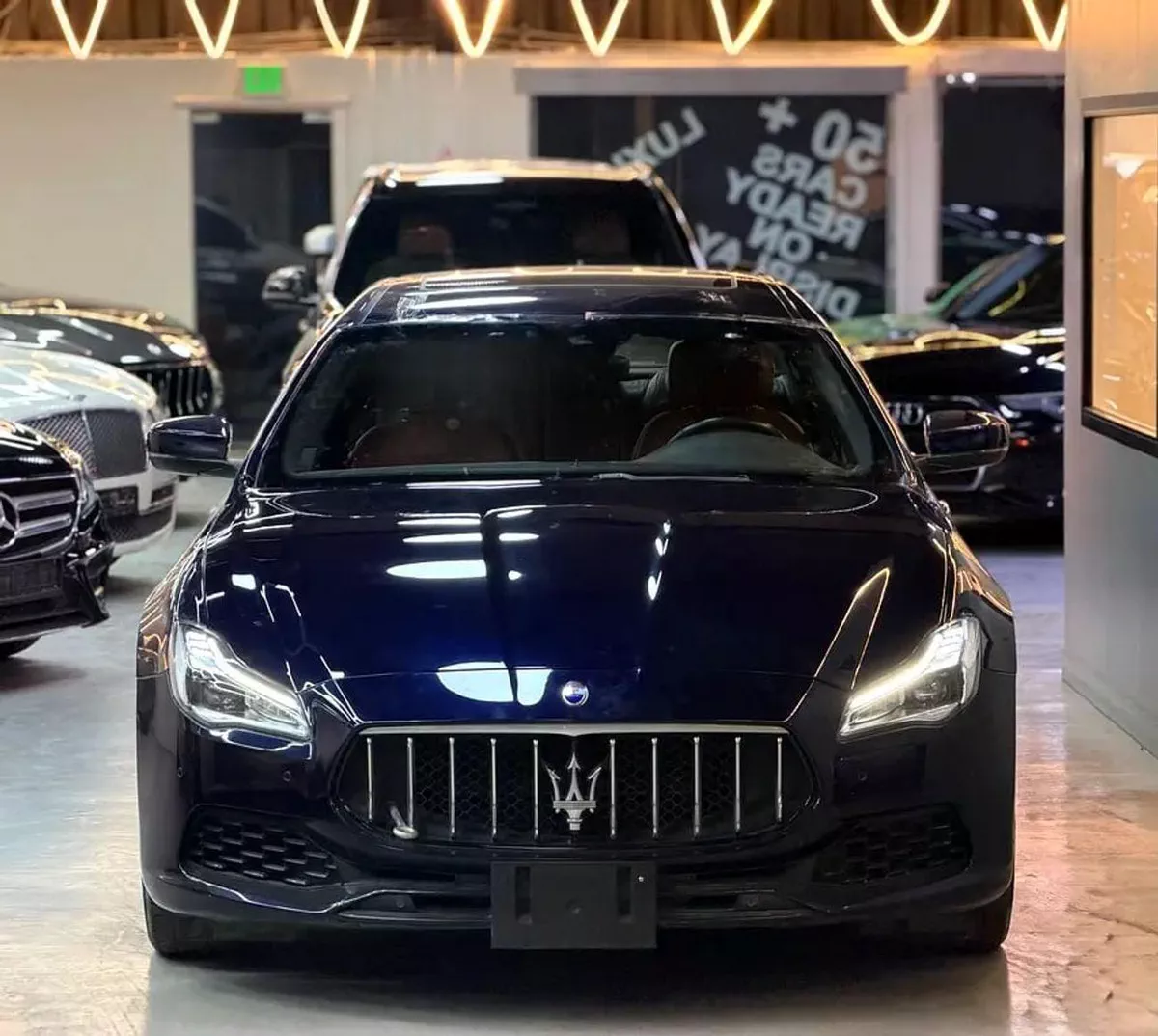 Maserati Quattroporte GRANLUSSO GCC Specs | Low Mileage | Pristine Condition-1-0