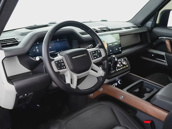 6,691 AED / 60 months | 0% DP | 2024 Land Rover Defender 110 P400 HSE / Land Rover Warranty