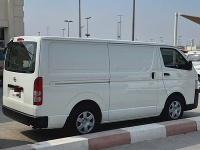 Toyota Hiace Commuter 2018 GCC Specs-2