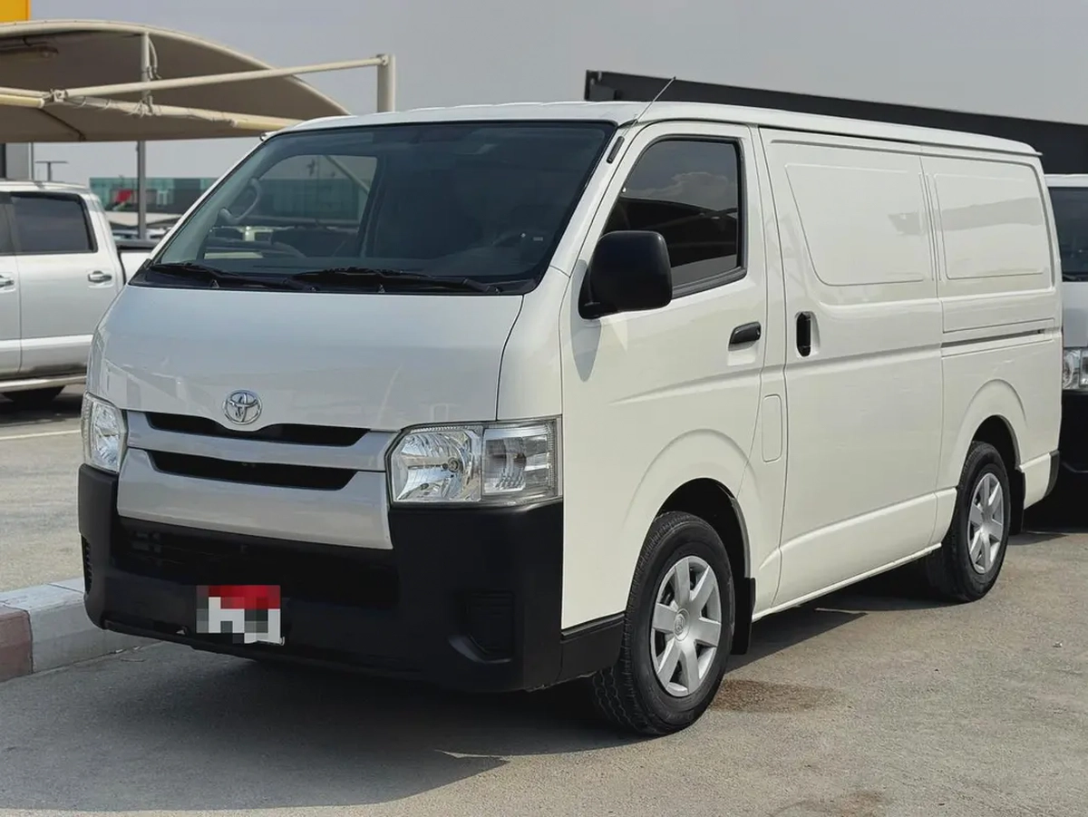Toyota Hiace Commuter 2018 GCC Specs-1-1