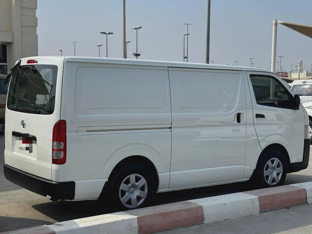 Toyota Hiace Commuter 2018 GCC Specs-2-2