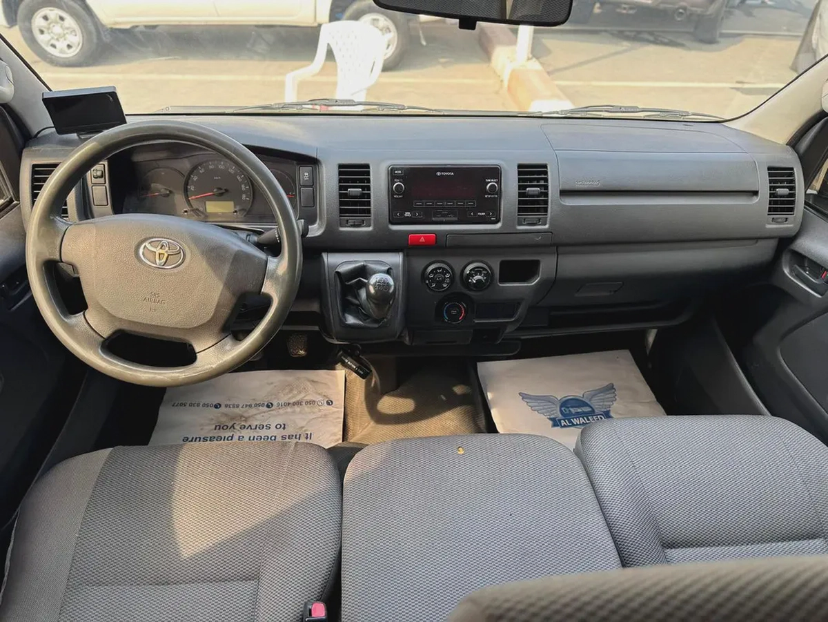 Toyota Hiace Commuter 2018 GCC Specs-3-3