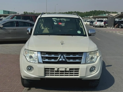 Mitsubishi pajero 2013 fullopshin white color GCC Calen car-0