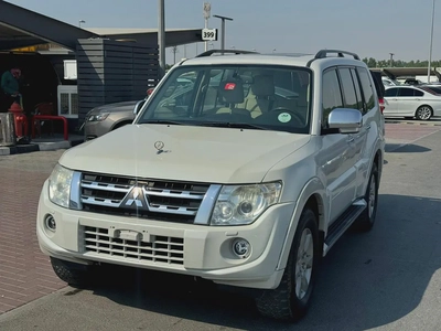 Mitsubishi pajero 2013 fullopshin white color GCC Calen car-4