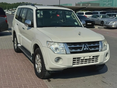 Mitsubishi pajero 2013 fullopshin white color GCC Calen car-6