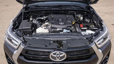 Toyota Hilux SGLX Toyota Hilux Sr5 2.4L Diesel 2024 full option for export only-11