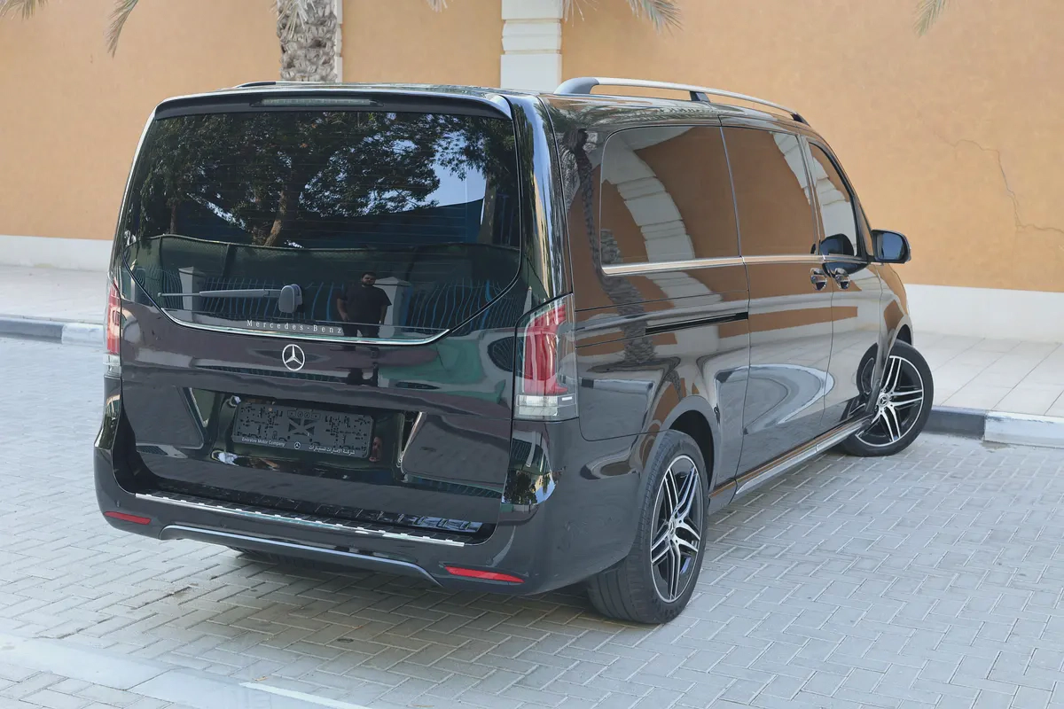 V300 AMG - 4 YRS WARRANTY / SERVICE 200,000 KM - GCC SPECS - PPF - ACCIDENT FREE - FULL SERVICE --5-5