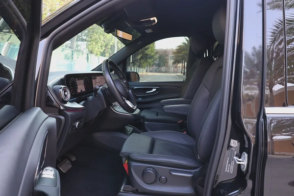 V300 AMG - 4 YRS WARRANTY / SERVICE 200,000 KM - GCC SPECS - PPF - ACCIDENT FREE - FULL SERVICE -