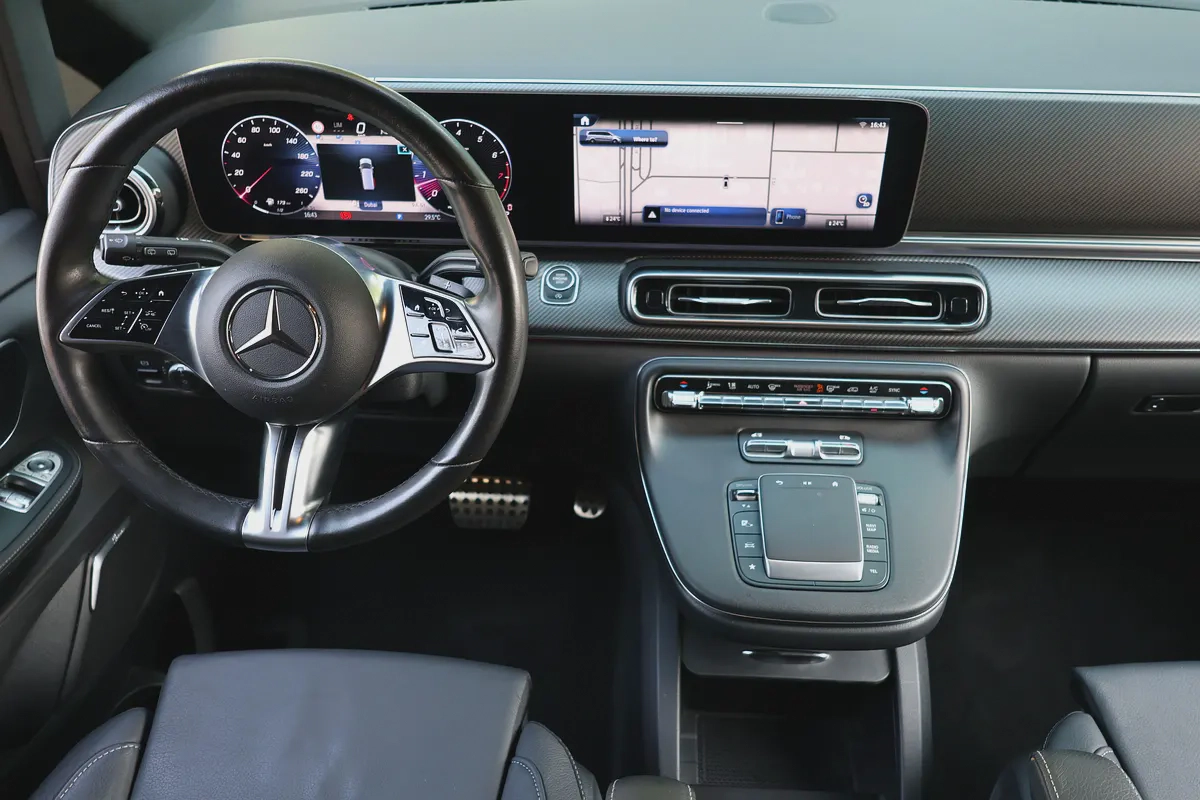 V300 AMG - 4 YRS WARRANTY / SERVICE 200,000 KM - GCC SPECS - PPF - ACCIDENT FREE - FULL SERVICE --13-13