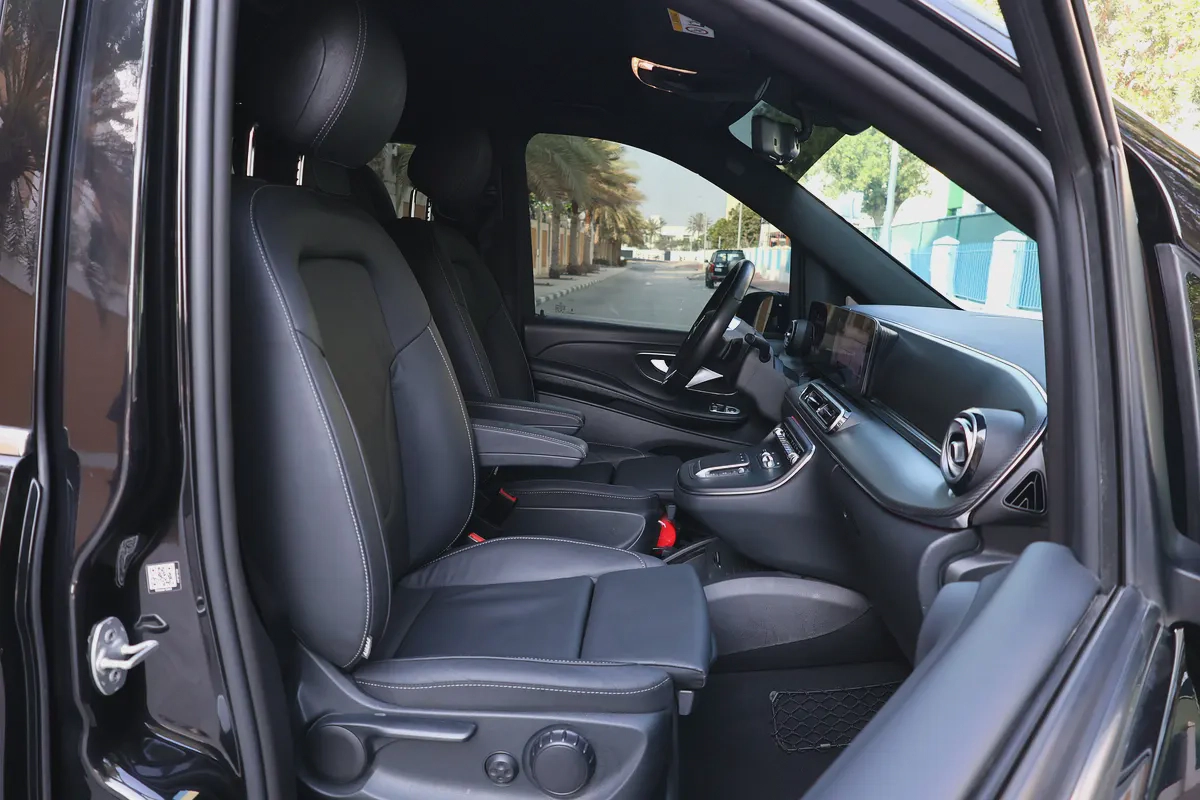 V300 AMG - 4 YRS WARRANTY / SERVICE 200,000 KM - GCC SPECS - PPF - ACCIDENT FREE - FULL SERVICE --16-16