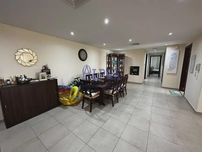 Spacious | Overlooking Marina | 2 BR Furnished for Sale-4
