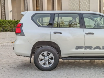 TOYOTA PRADO 2023 V4 2.7L ORIGINAL PAINT LOW MILEAGE IN EXCELLENT CONDITION-10