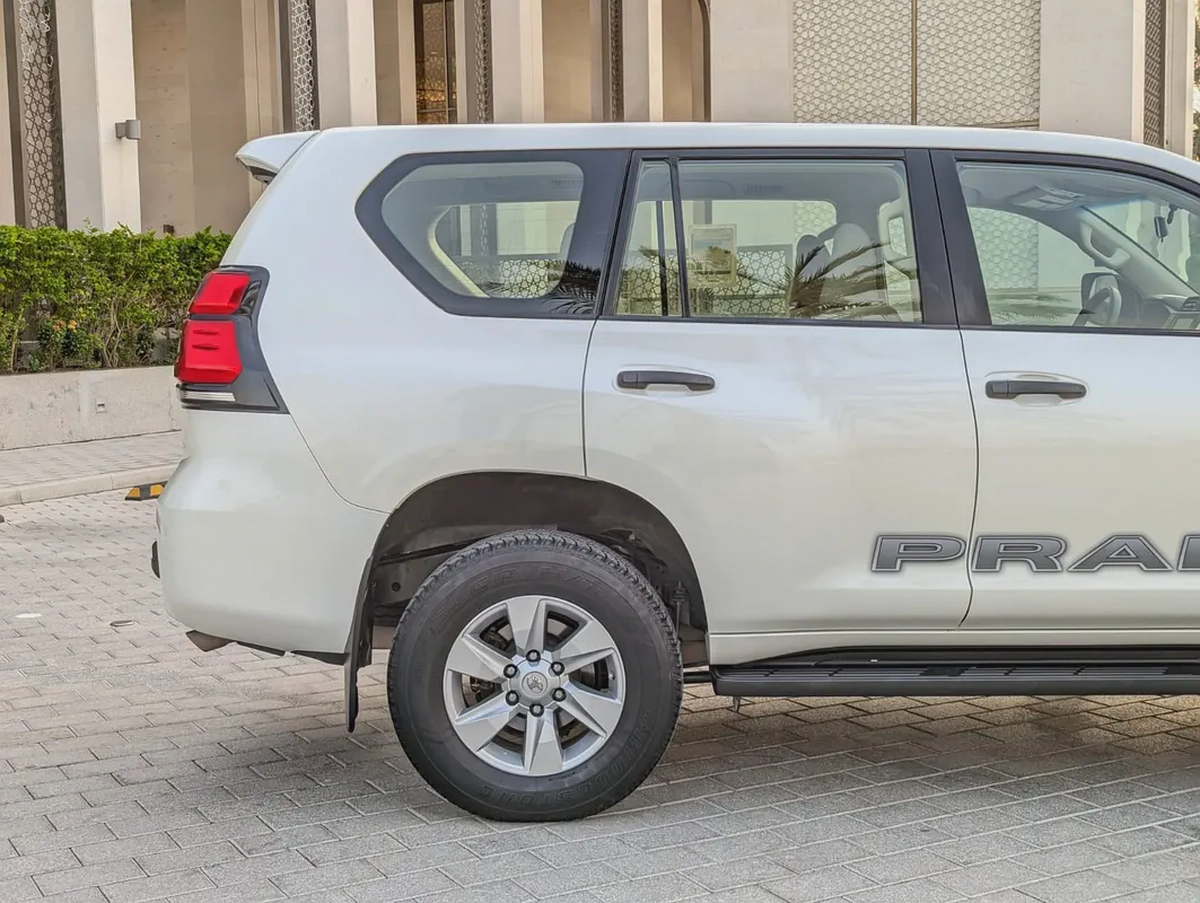 TOYOTA PRADO 2023 V4 2.7L ORIGINAL PAINT LOW MILEAGE IN EXCELLENT CONDITION