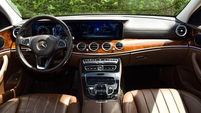 Mercedes-Benz E200-4