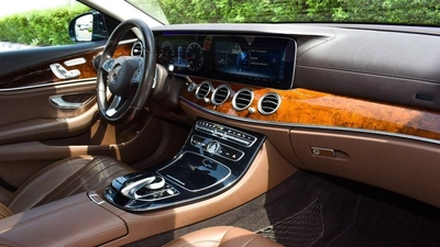 Mercedes-Benz E200-8
