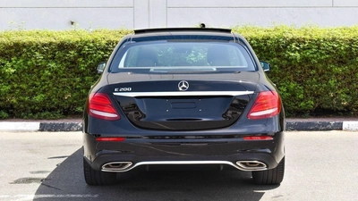 Mercedes-Benz E200-13