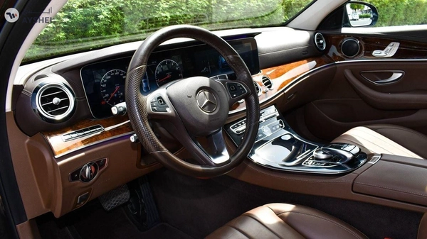 Mercedes-Benz E200