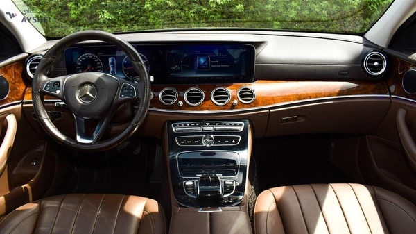Mercedes-Benz E200