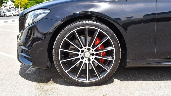 Mercedes-Benz E200