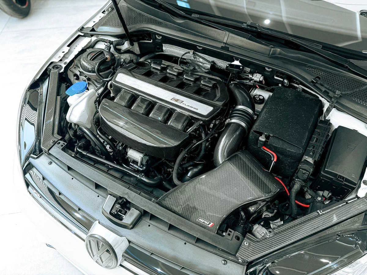 2016 Volkswagen Golf R-Line 2.0T V4 // EMI starting from 2,950 AED-5-5