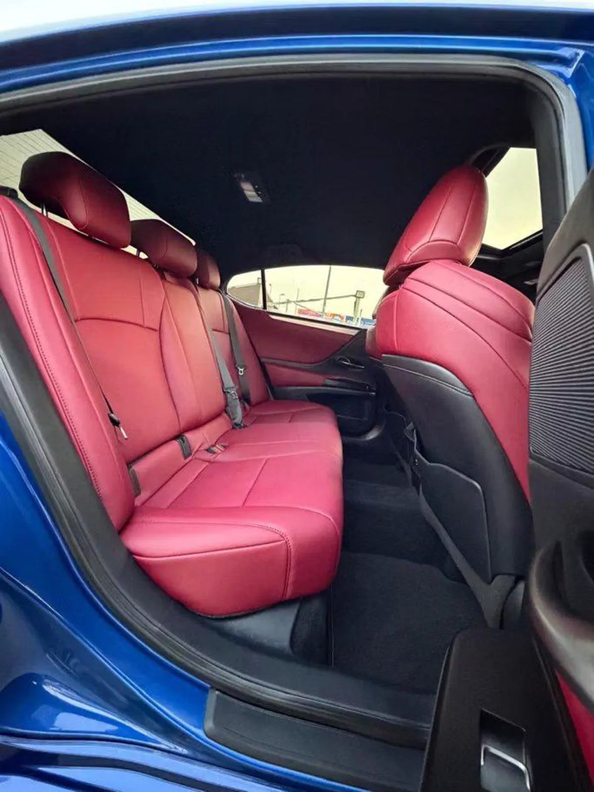 For sale ⁦Lexus ES 350 VII (XZ10), 3.5 l, 2021⁩ in UAE, Sharjah-10-10