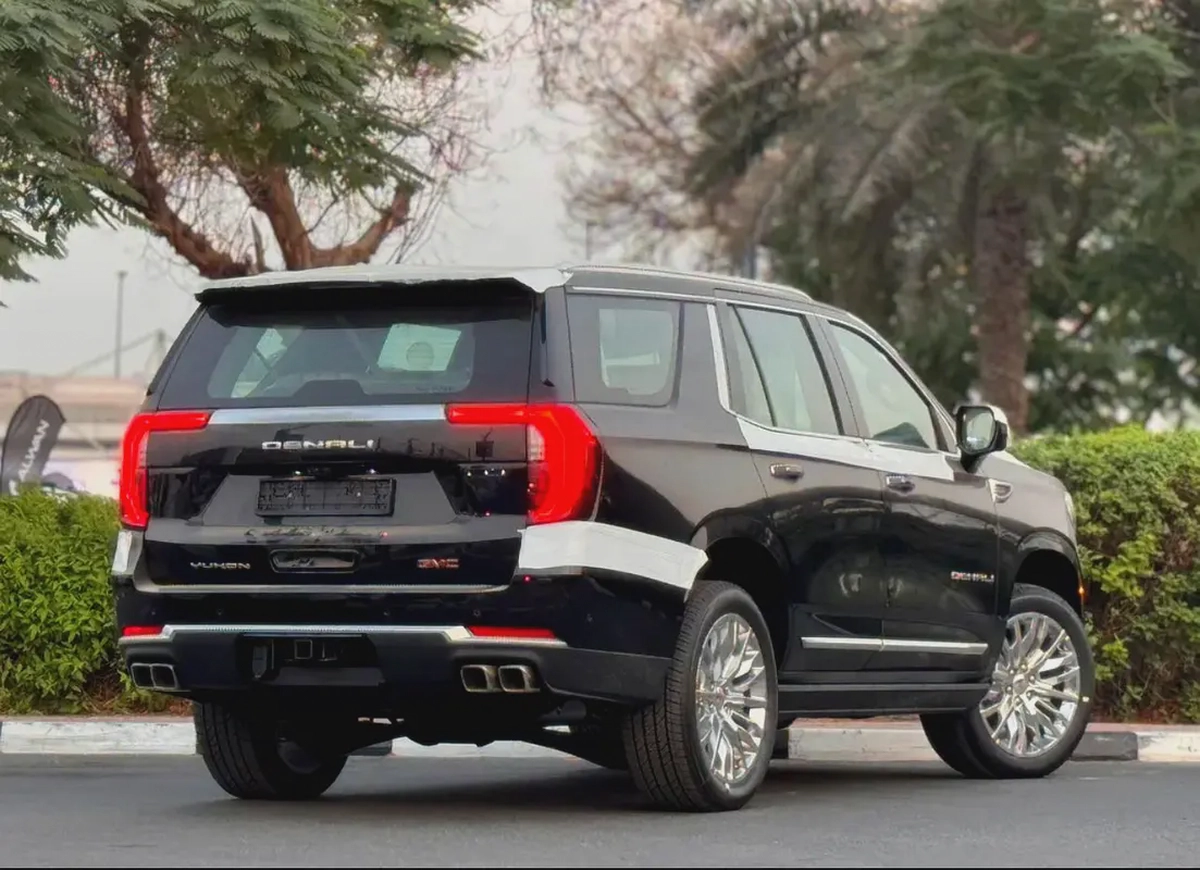 GMC YUKON 4WD DENALI GCC - VIP +TV V8 6,2 - Ex-3-3