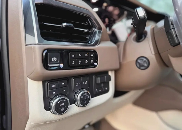 GMC YUKON 4WD DENALI GCC - VIP +TV V8 6,2 - Ex