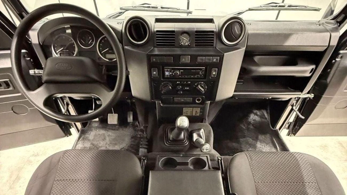 Land Rover Defender 110 Land Rover Defender 2015 GCC specs-8-0