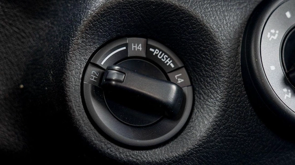 Toyota Hilux DLX HILUX 2.4L MT P.WINDO DIESEL 2026
