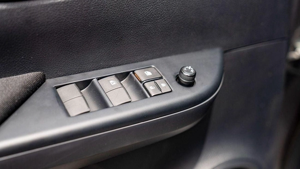 Toyota Hilux DLX HILUX 2.4L MT P.WINDO DIESEL 2026