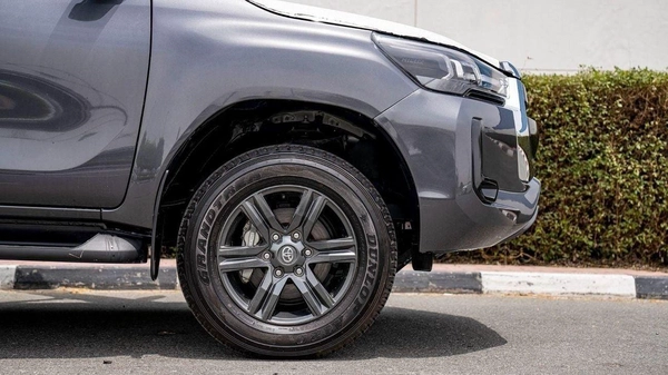 Toyota Hilux DLX HILUX 2.4L MT P.WINDO DIESEL 2026