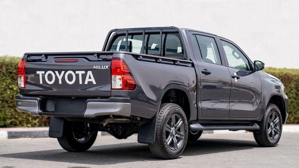 Toyota Hilux DLX HILUX 2.4L MT P.WINDO DIESEL 2026