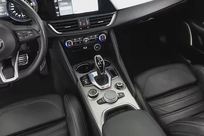AED 2,070 / 60 months | 0% DP | 2023 ALFA ROMEO GIULIA Veloce Q2 / Full Service History-7