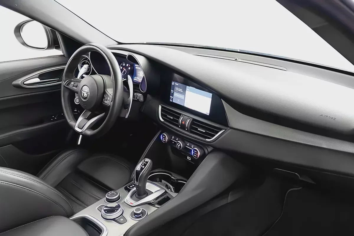 AED 2,070 / 60 months | 0% DP | 2023 ALFA ROMEO GIULIA Veloce Q2 / Full Service History-9-9